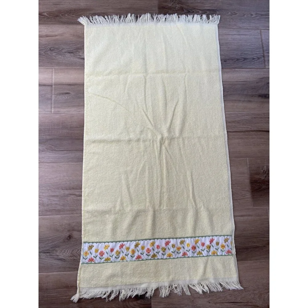 3 Vintage Irregulars Yellow Bath Towels Embroidered Flower Hand Towel Retro